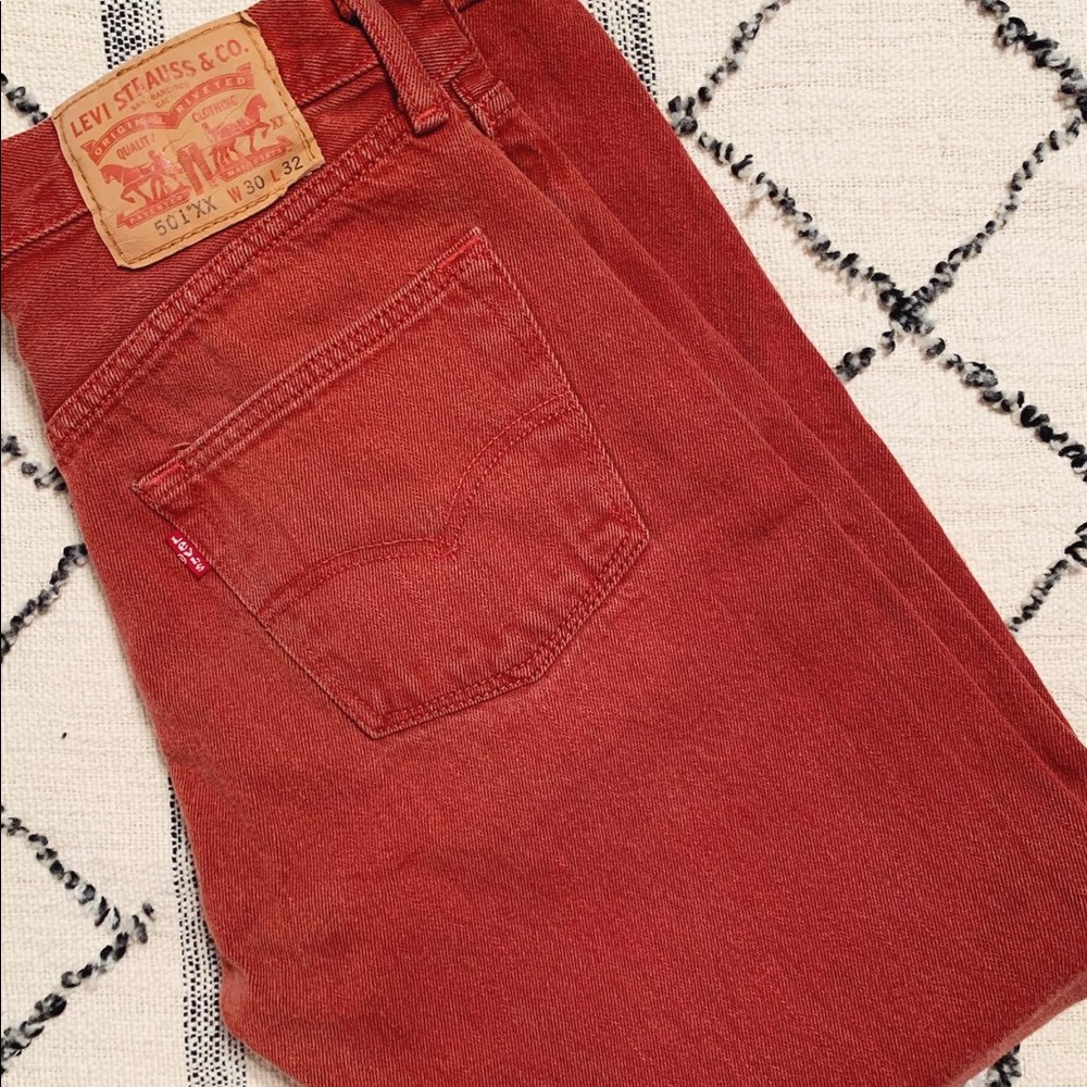 red Levi’s 501s - size w30 l32